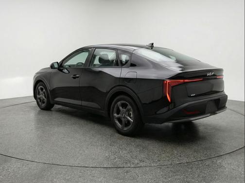 Aurora Black Pearl 2025 Kia K4 LXS