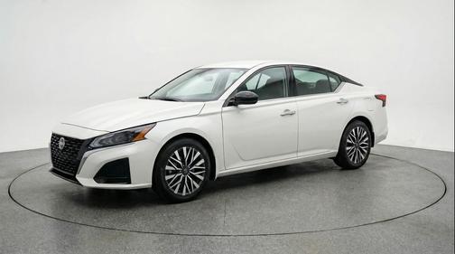 Glacier White 2025 Nissan Altima SV FWD
