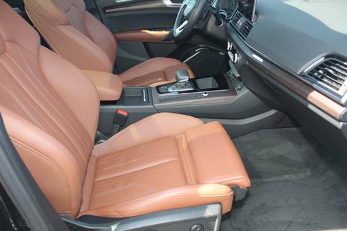 2022 Audi Q5 S line Premium