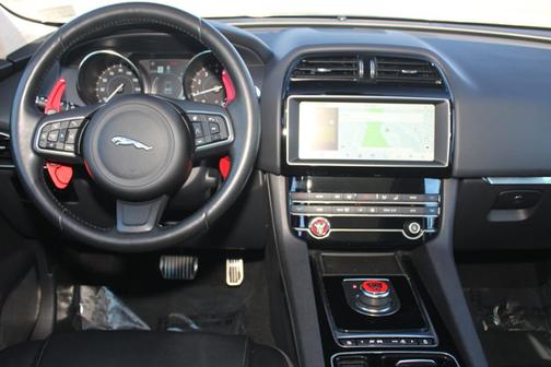 2019 Jaguar F-PACE 25t Premium