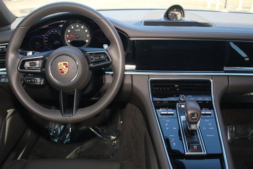 2023 Porsche Panamera 4