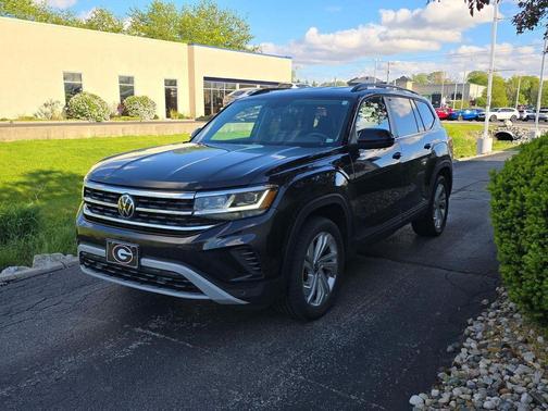 Deep Black Pearl 2021 Volkswagen Atlas 3.6L SE w/Technology