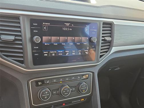 Deep Black Pearl 2021 Volkswagen Atlas 3.6L SE w/Technology