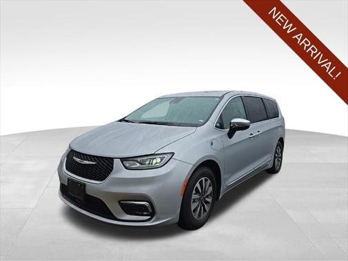 2023 Chrysler Pacifica Hybrid Limited