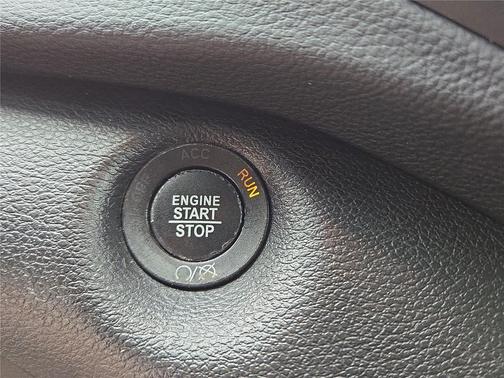 Sting-Gray Clearcoat 2019 Jeep Cherokee Latitude Plus