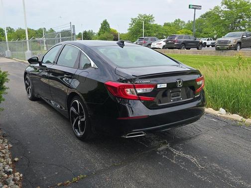 Crystal Black Pearl 2022 Honda Accord Sport 1.5T
