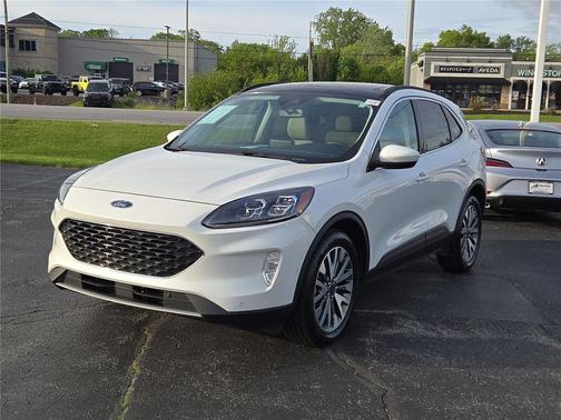 Star White Metallic Tri-Coat 2021 Ford Escape Titanium