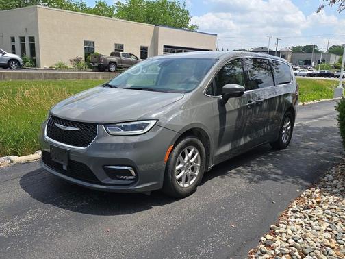 Ceramic Gray Clearcoat 2023 Chrysler Pacifica Touring L