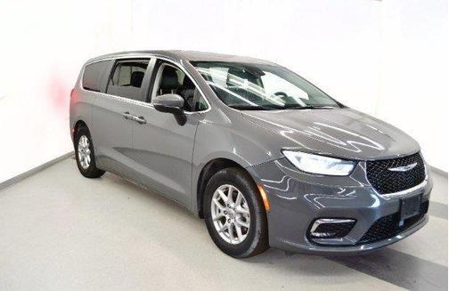 Ceramic Gray Clearcoat 2023 Chrysler Pacifica Touring L