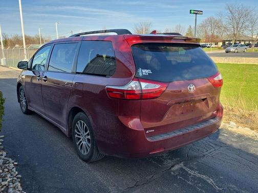 2019 Toyota Sienna XLE