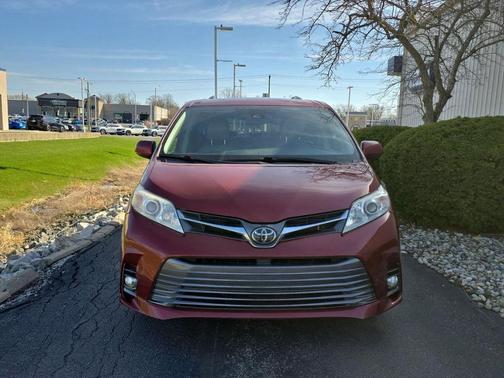 2019 Toyota Sienna XLE