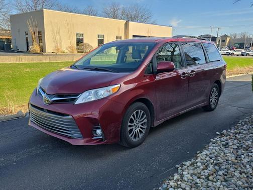 2019 Toyota Sienna XLE