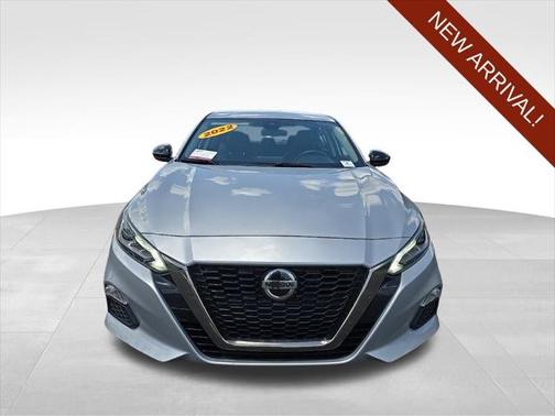 2022 Nissan Altima SR FWD