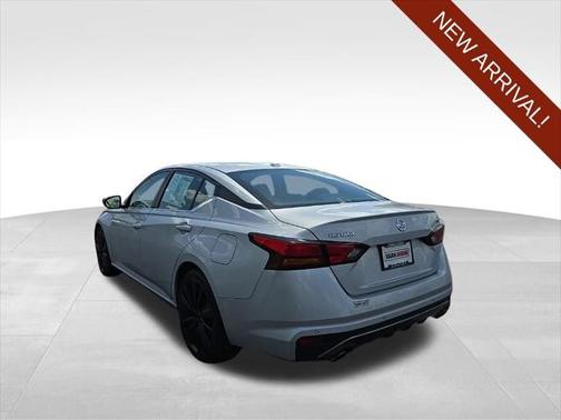 2022 Nissan Altima SR FWD