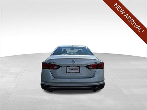 2022 Nissan Altima SR FWD