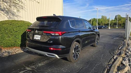 2023 Mitsubishi Outlander PHEV SE S-AWC