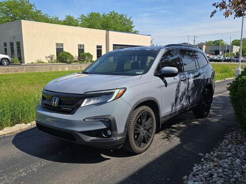 Sonic Gray Pearl 2022 Honda Pilot AWD Black Edition
