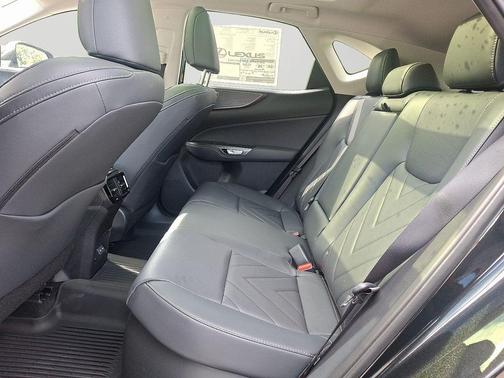 2025 Lexus NX 450h+ Luxury