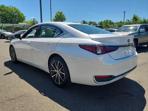 2024 Lexus ES 300h Premium