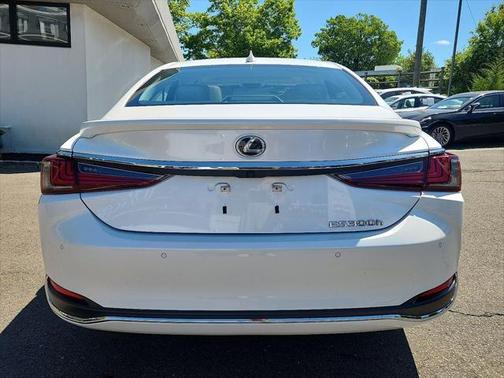 2024 Lexus ES 300h Premium