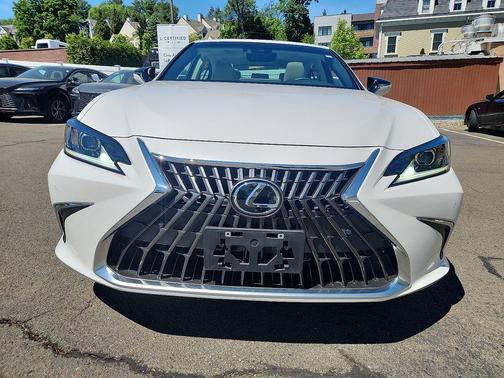 2024 Lexus ES 300h Premium