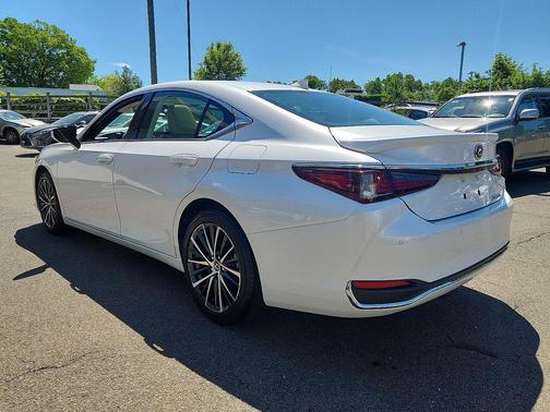 2024 Lexus ES 300h Premium