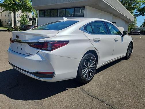 2024 Lexus ES 300h Premium