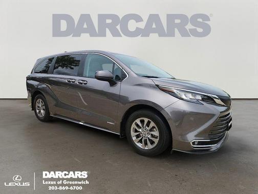 2021 Toyota Sienna XLE 8 Passenger