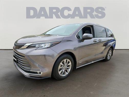 2021 Toyota Sienna XLE 8 Passenger