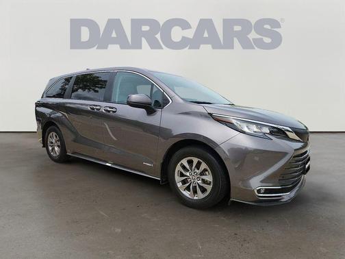 2021 Toyota Sienna XLE 8 Passenger