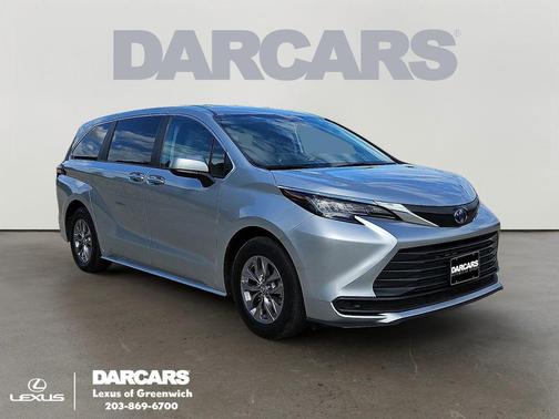 2022 Toyota Sienna LE