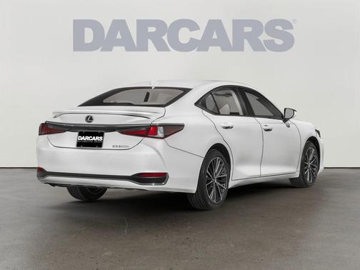 2025 Lexus ES 300h Base