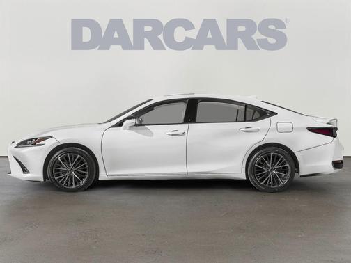 2025 Lexus ES 300h Base