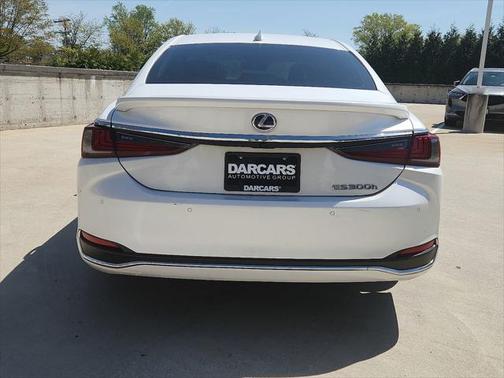 2022 Lexus ES 300h Luxury