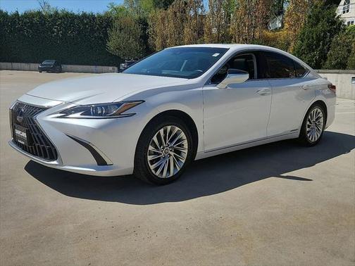 2022 Lexus ES 300h Luxury