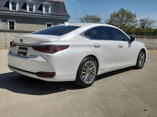 2022 Lexus ES 300h Luxury