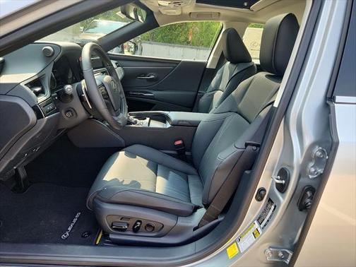 2025 Lexus ES 300h Luxury