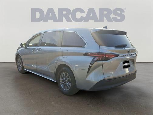 2022 Toyota Sienna LE