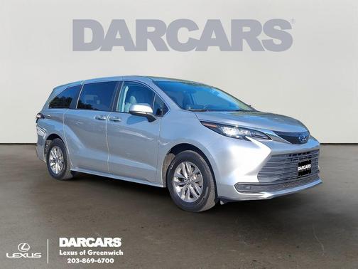 2022 Toyota Sienna LE