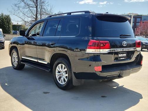 2016 Toyota Land Cruiser Base