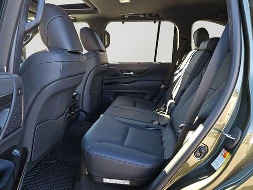 2025 Lexus LX 700h Luxury