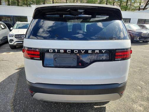 2024 Land Rover Discovery P300 S