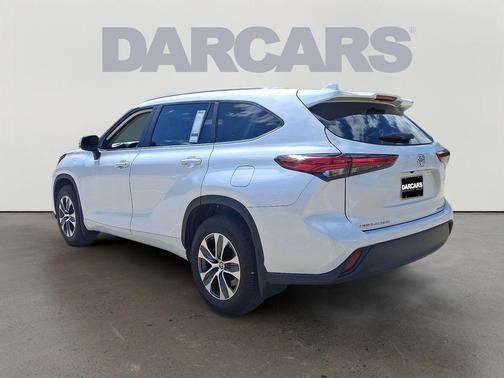 Wind Chill Pearl 2023 Toyota Highlander XLE