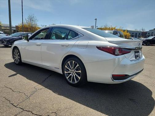 2021 Lexus ES 300h Premium