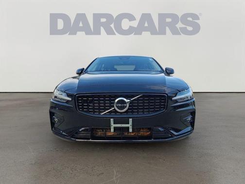 2024 Volvo S60 B5 Core Dark Theme