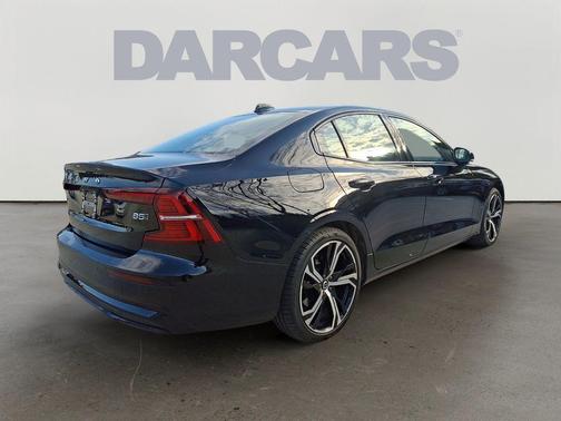 2024 Volvo S60 B5 Core Dark Theme