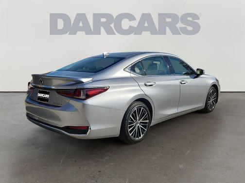 2025 Lexus ES 300h Premium