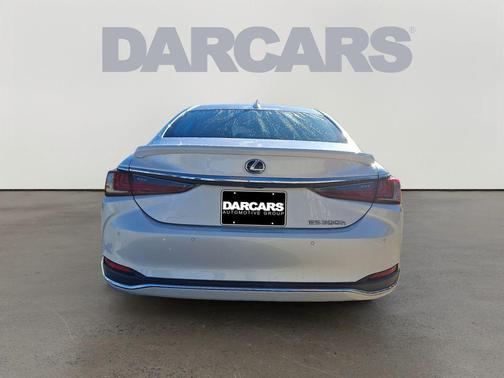 2025 Lexus ES 300h Premium