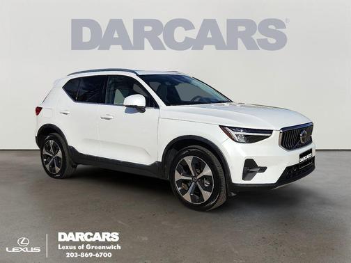 2023 Volvo XC40 B5 Plus Bright Theme