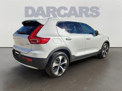 2023 Volvo XC40 B5 Plus Bright Theme